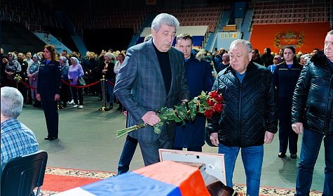 Оренбуржцы простились с летчиками, погибшими в авиакатастрофе под Иваново